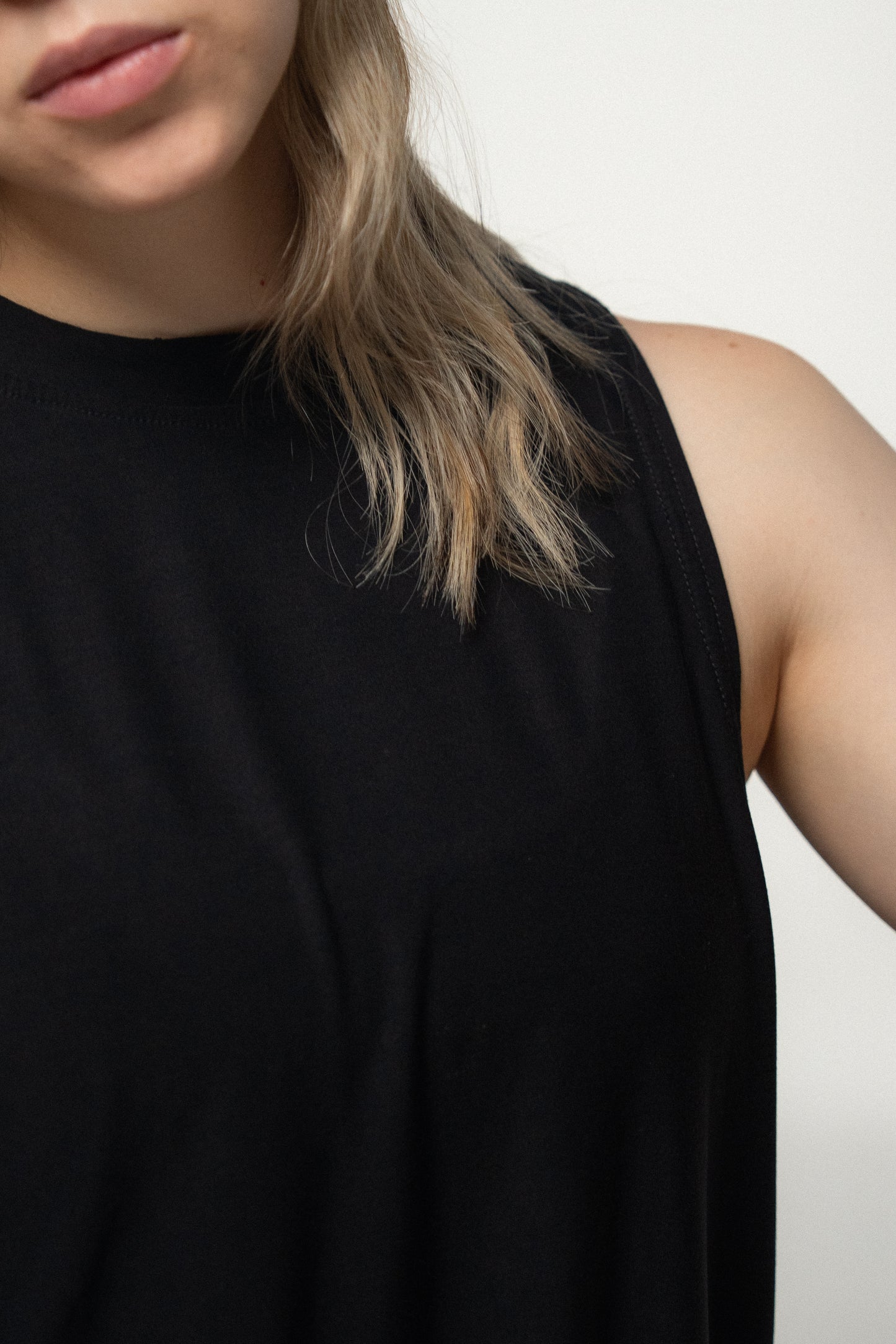 FLOW – Top sin mangas -Negro