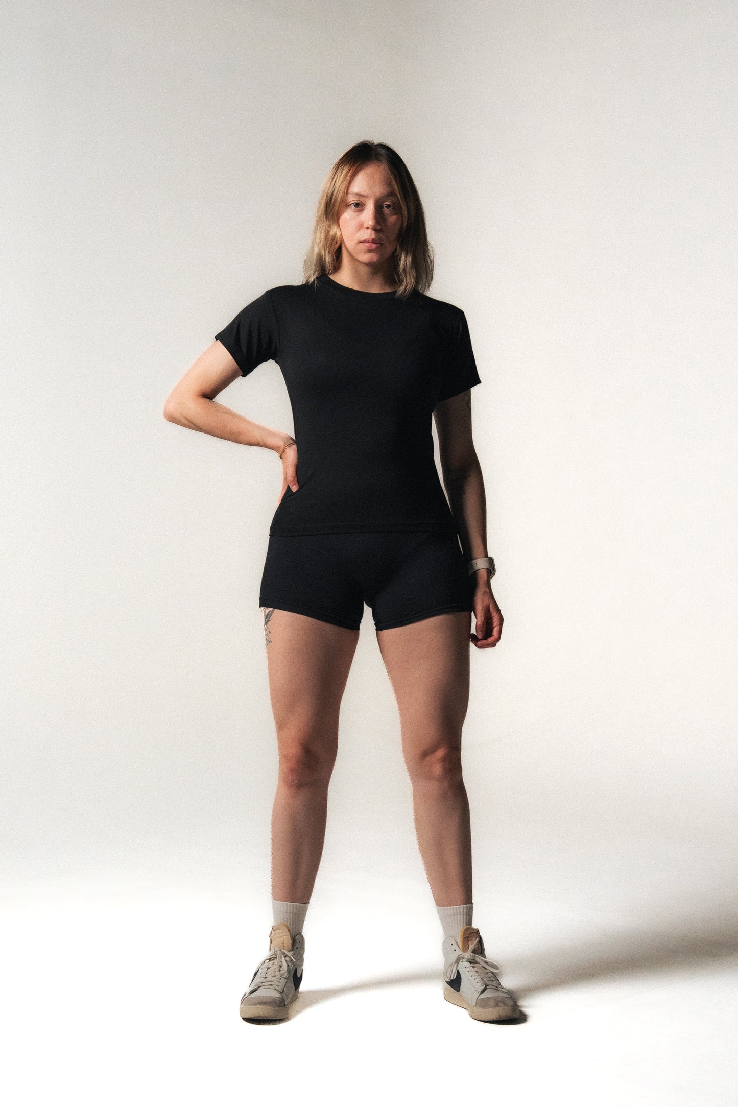BEYOND – Playera de manga corta-Negro