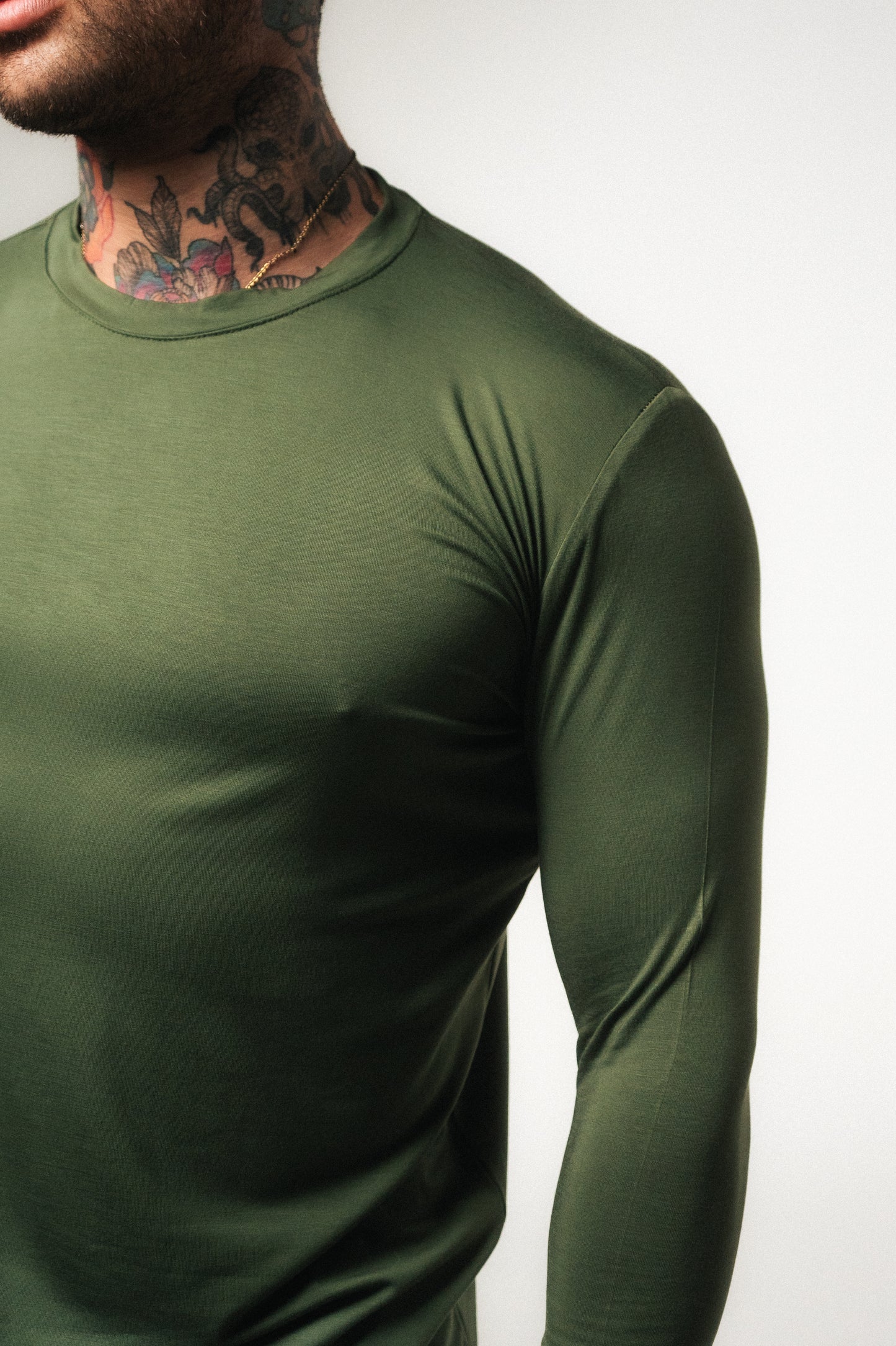 RISE- Playera de manga larga-Verde Olivo