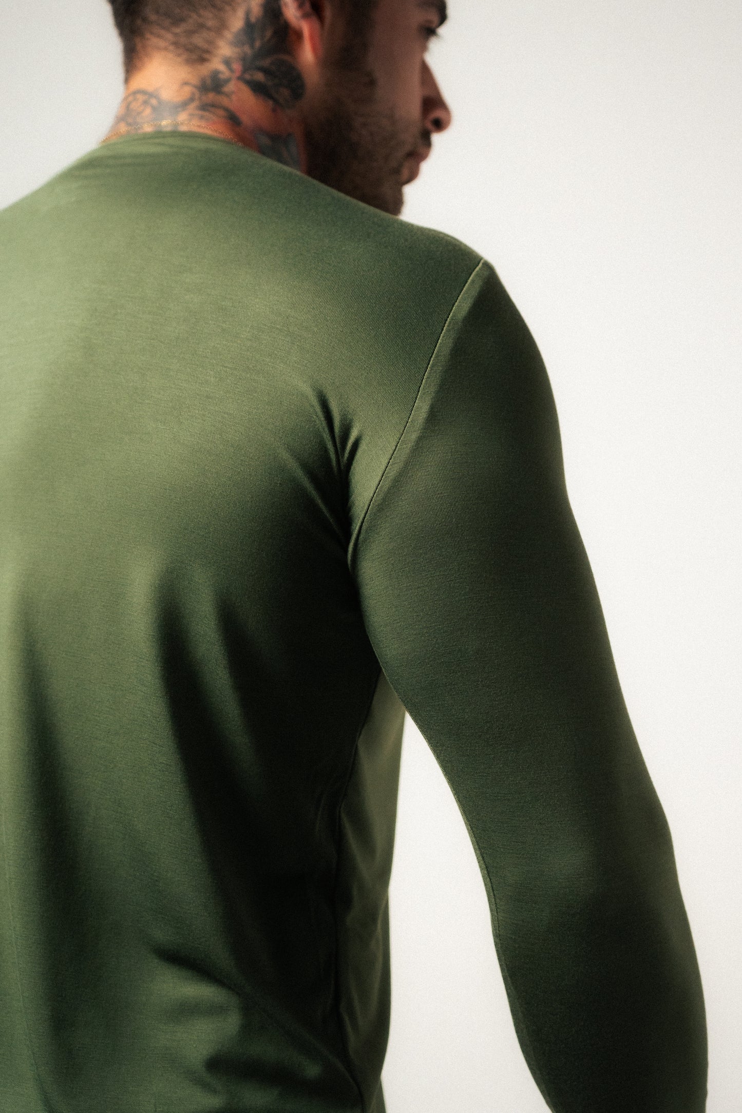 RISE- Playera de manga larga-Verde Olivo