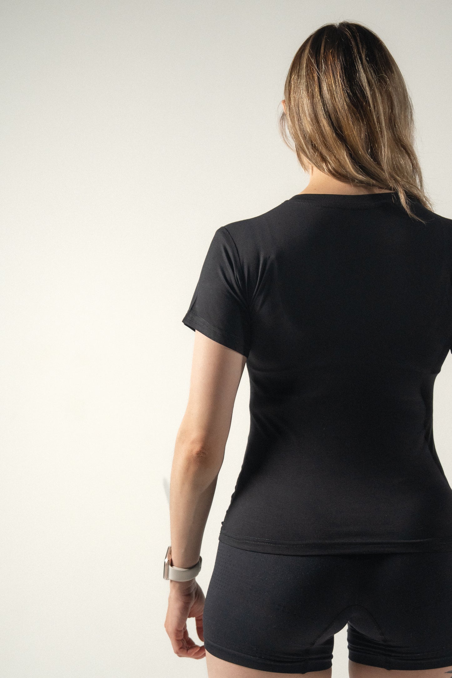 BEYOND – Playera de manga corta-Negro
