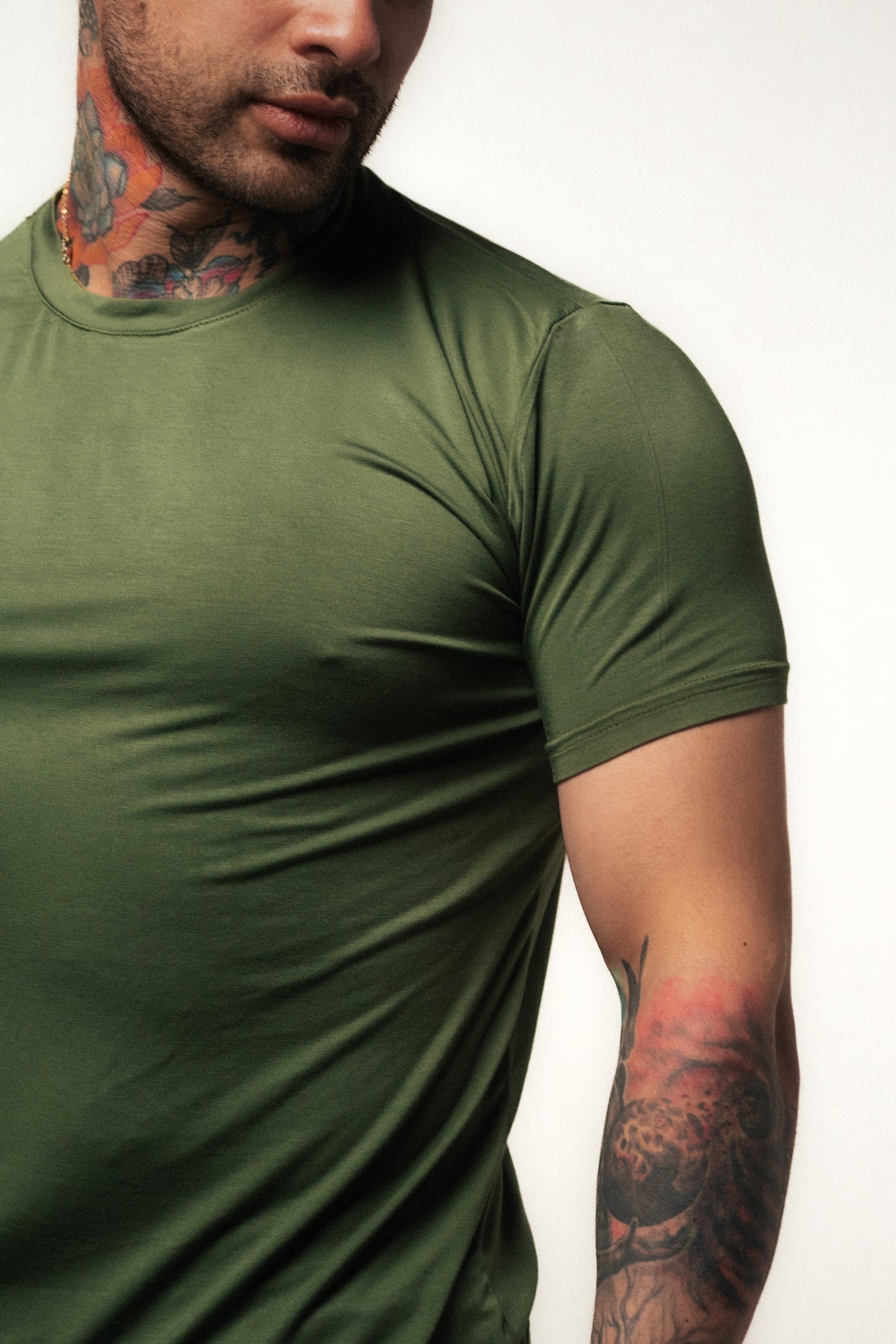 BEYOND 2.0 – Playera de manga corta-Verde Olivo
